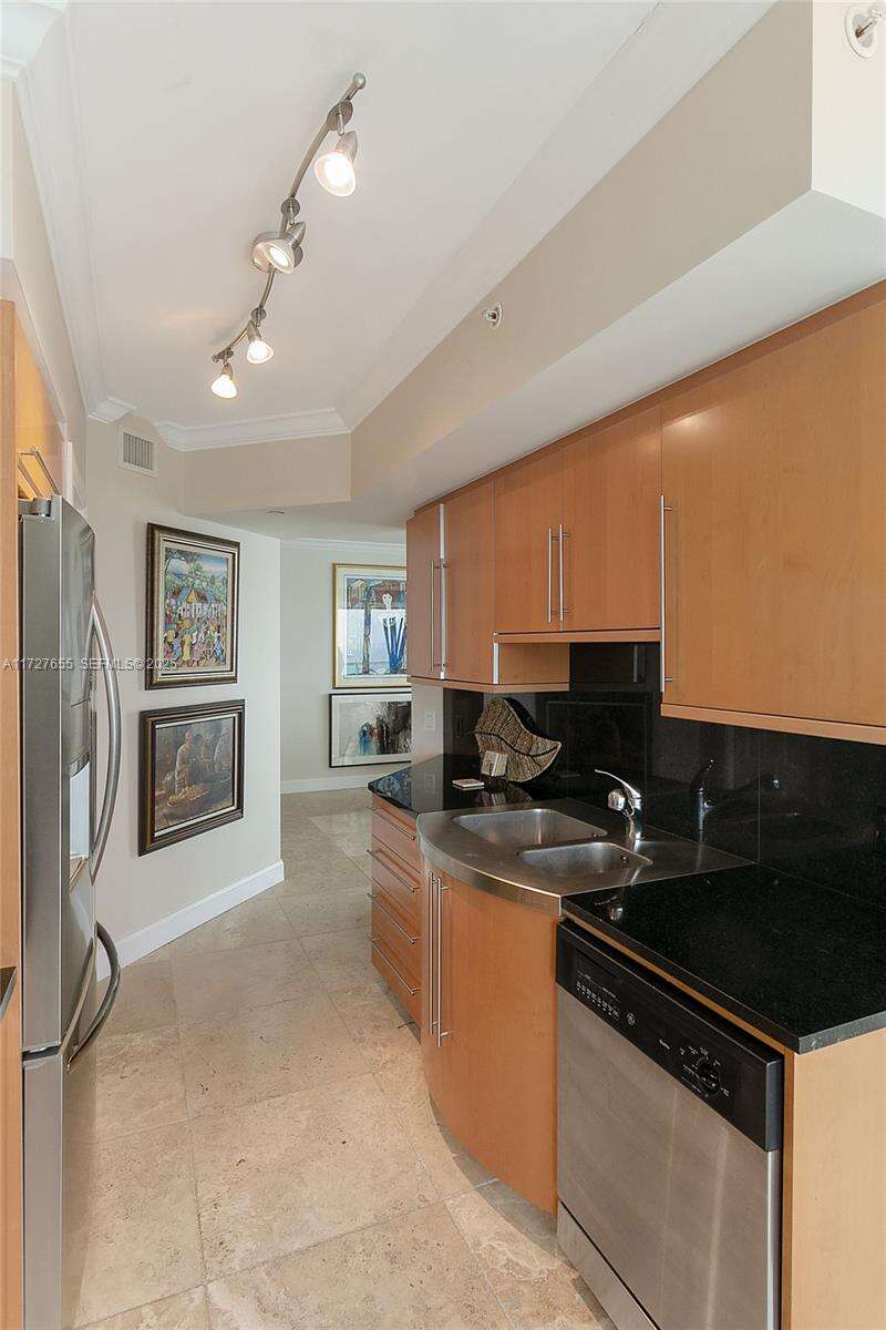 Akoya at 6365 Collins Ave, Miami Beach, FL 33141 - For Rent photo 8