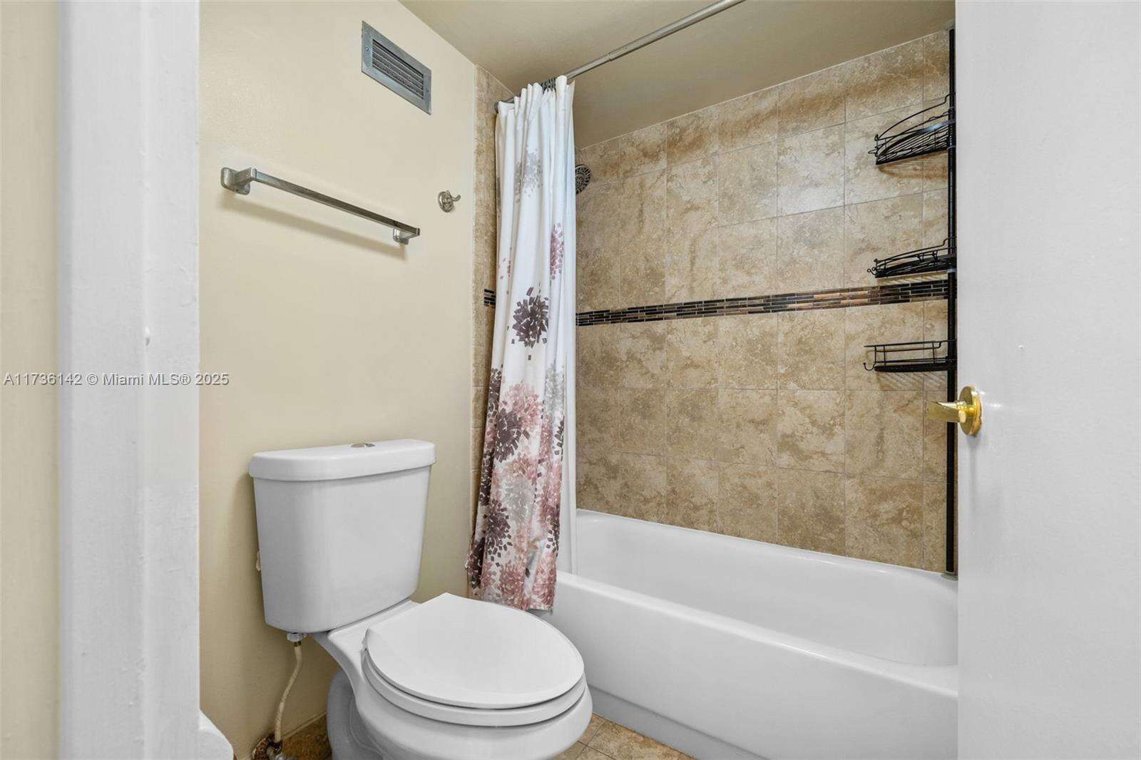 Sea Air Towers at 3725 Ocean Dr, Hollywood, FL 33019 - For Rent photo 17