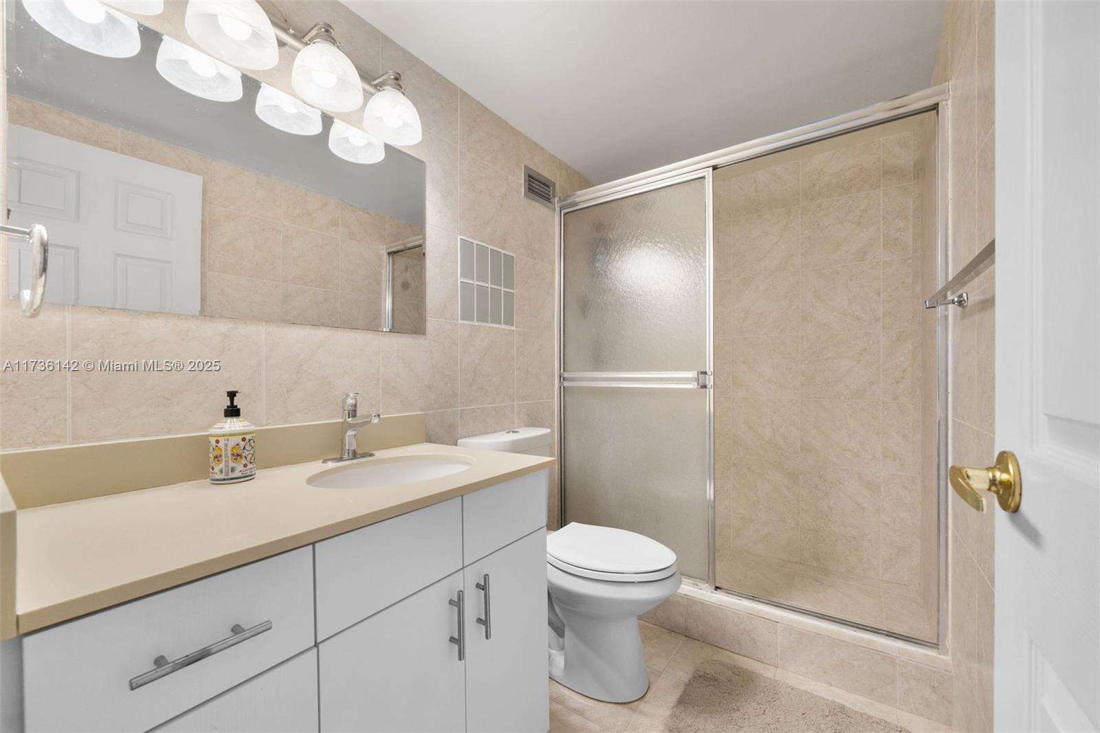 Sea Air Towers at 3725 Ocean Dr, Hollywood, FL 33019 - For Rent photo 22