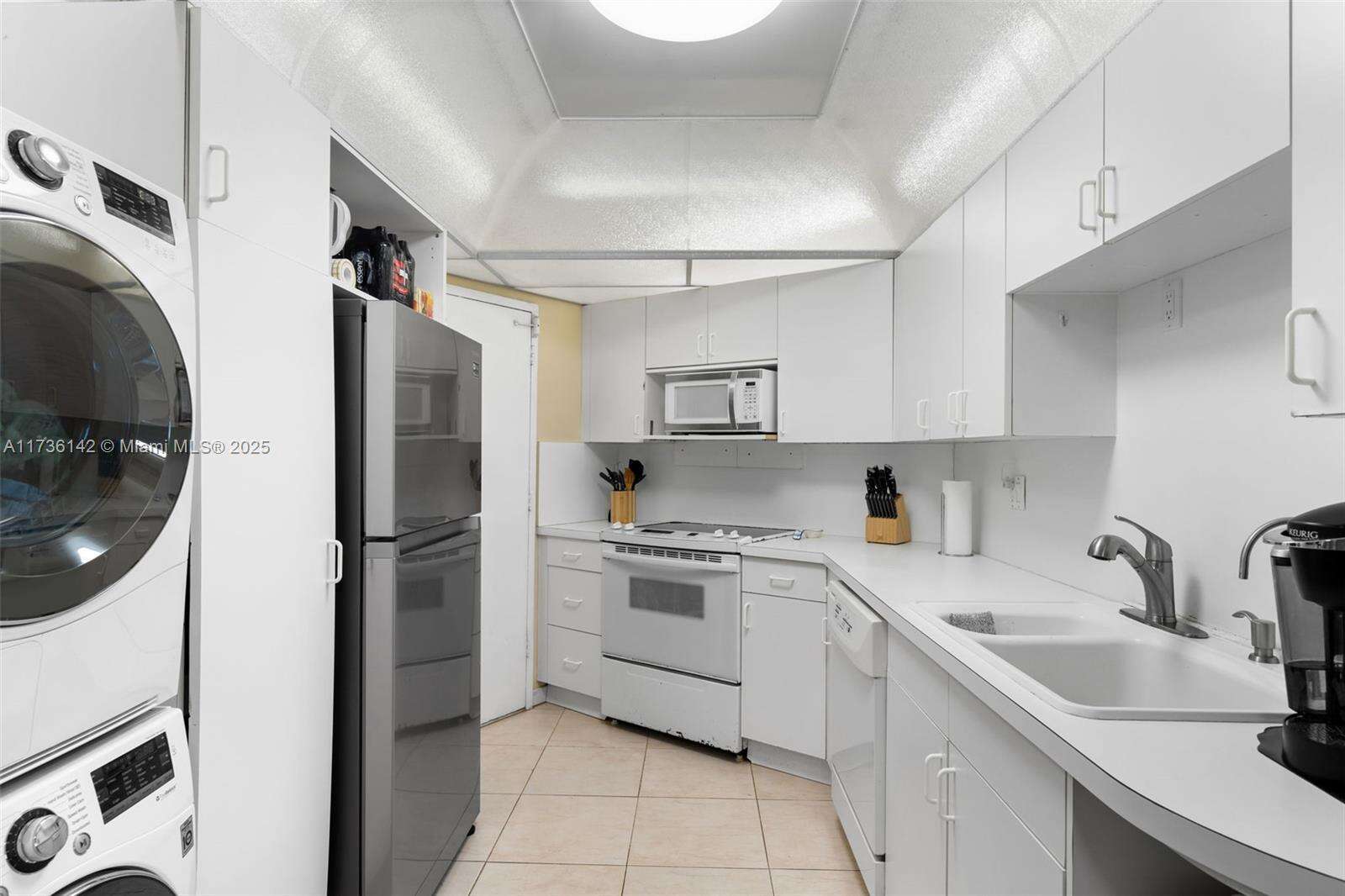 Sea Air Towers at 3725 Ocean Dr, Hollywood, FL 33019 - For Rent photo 8