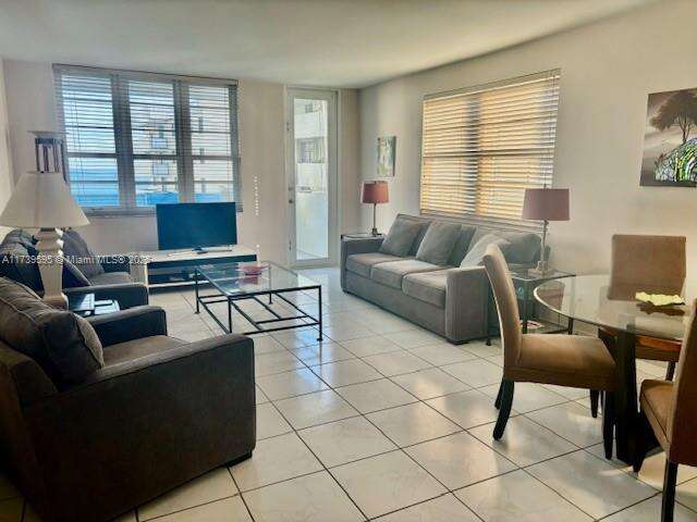 Decoplage at 100 Lincoln Rd, Miami Beach, FL 33139 - For Rent photo 1