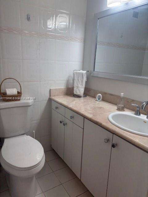 Decoplage at 100 Lincoln Rd, Miami Beach, FL 33139 - For Rent photo 9
