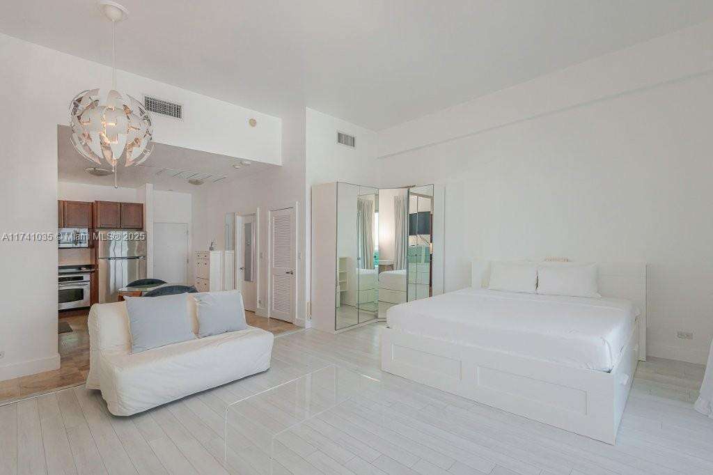 Roney Palace at 2301 Collins Ave, Miami Beach, FL 33139 - For Rent photo 12