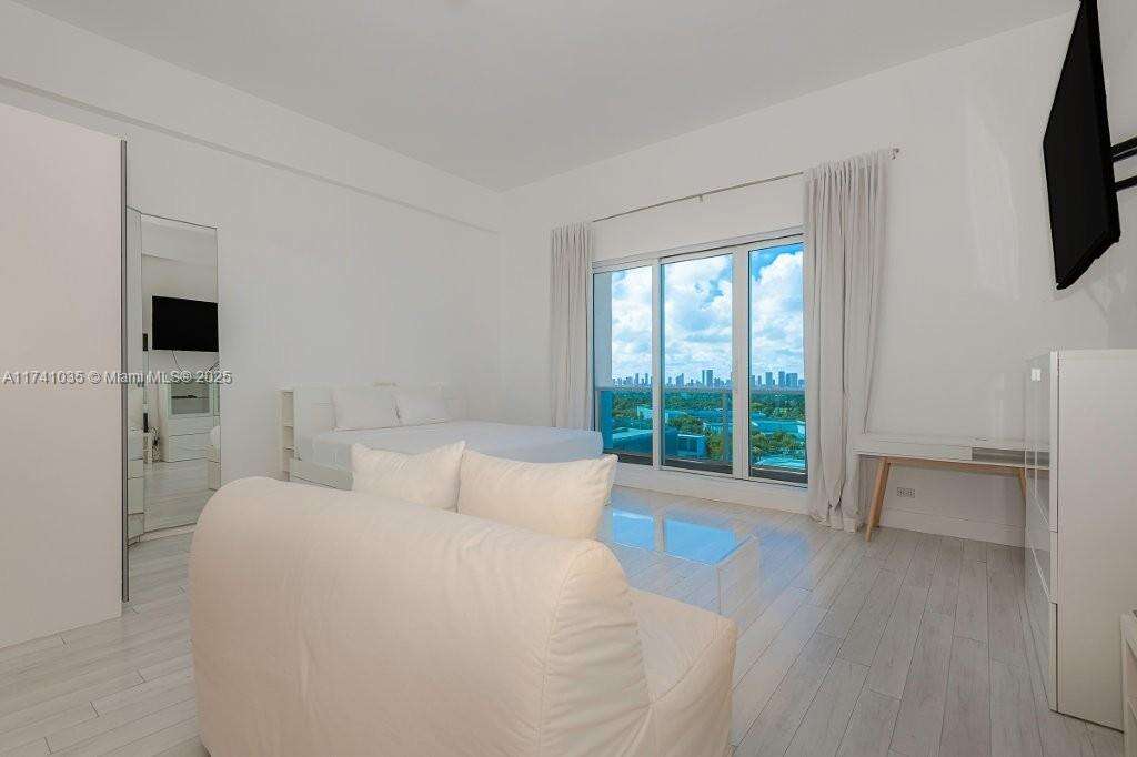 Roney Palace at 2301 Collins Ave, Miami Beach, FL 33139 - For Rent photo 16
