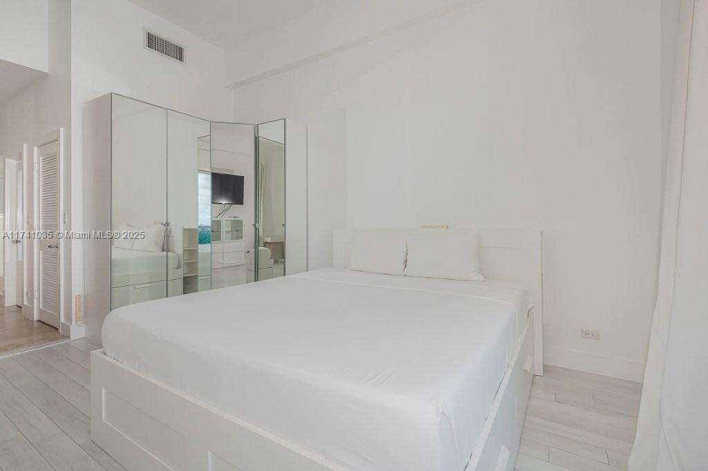 Roney Palace at 2301 Collins Ave, Miami Beach, FL 33139 - For Rent photo 18