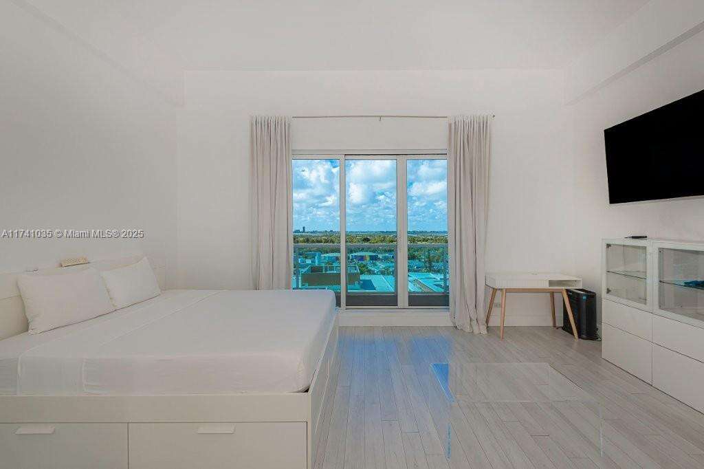 Roney Palace at 2301 Collins Ave, Miami Beach, FL 33139 - For Rent photo 3