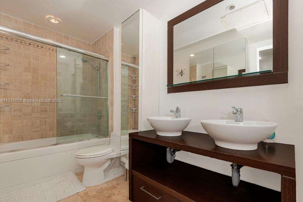 Roney Palace at 2301 Collins Ave, Miami Beach, FL 33139 - For Rent photo 4