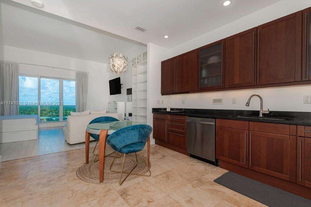Roney Palace at 2301 Collins Ave, Miami Beach, FL 33139 - For Rent photo 7