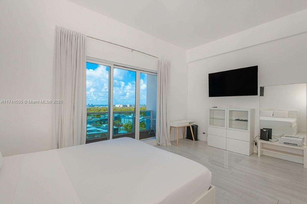 Roney Palace at 2301 Collins Ave, Miami Beach, FL 33139 - For Rent photo 8