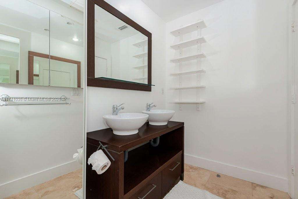 Roney Palace at 2301 Collins Ave, Miami Beach, FL 33139 - For Rent photo 9