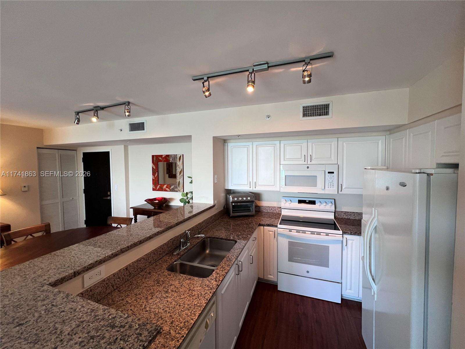 Yacht Club At Portofino at 90 Alton Rd, Miami Beach, FL 33139 - For Rent photo 5