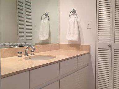 One Tequesta Point at 888 Brickell Key Dr, Miami, FL 33131 - For Rent photo 9