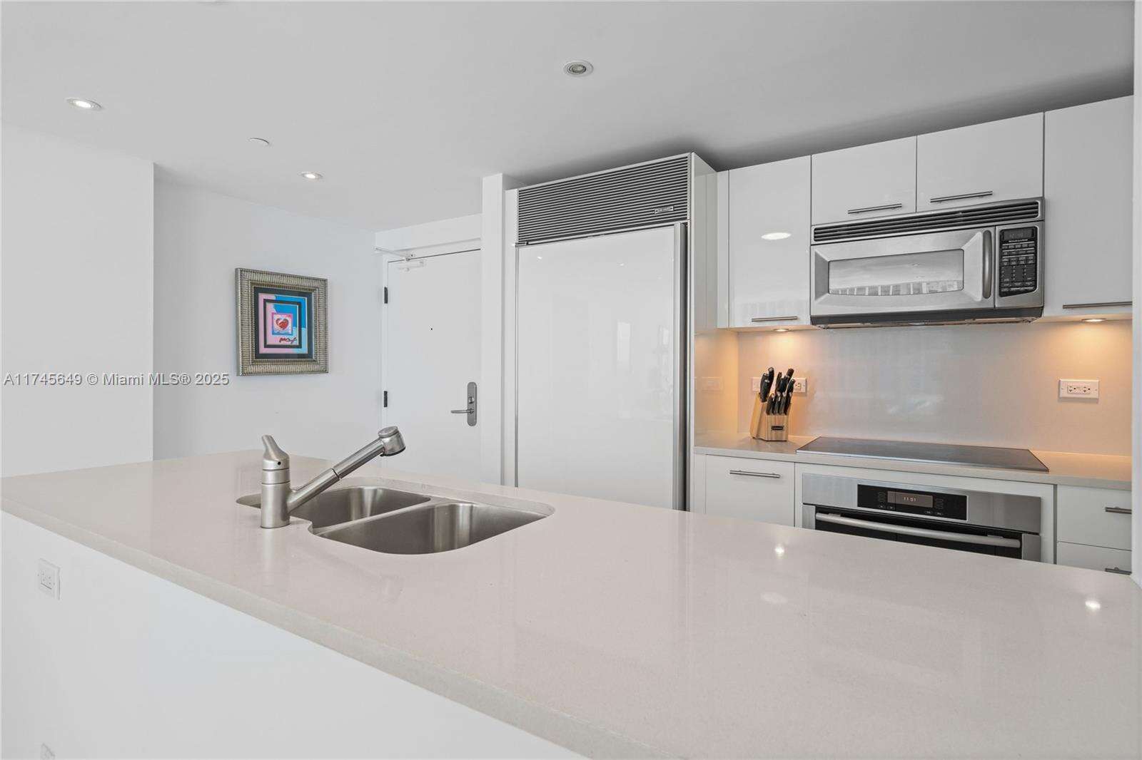 Central Carillon at 6801 Collins Ave, Miami Beach, FL 33141 - For Rent photo 12