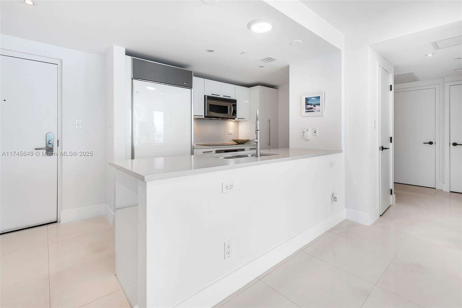Central Carillon at 6801 Collins Ave, Miami Beach, FL 33141 - For Rent photo 18