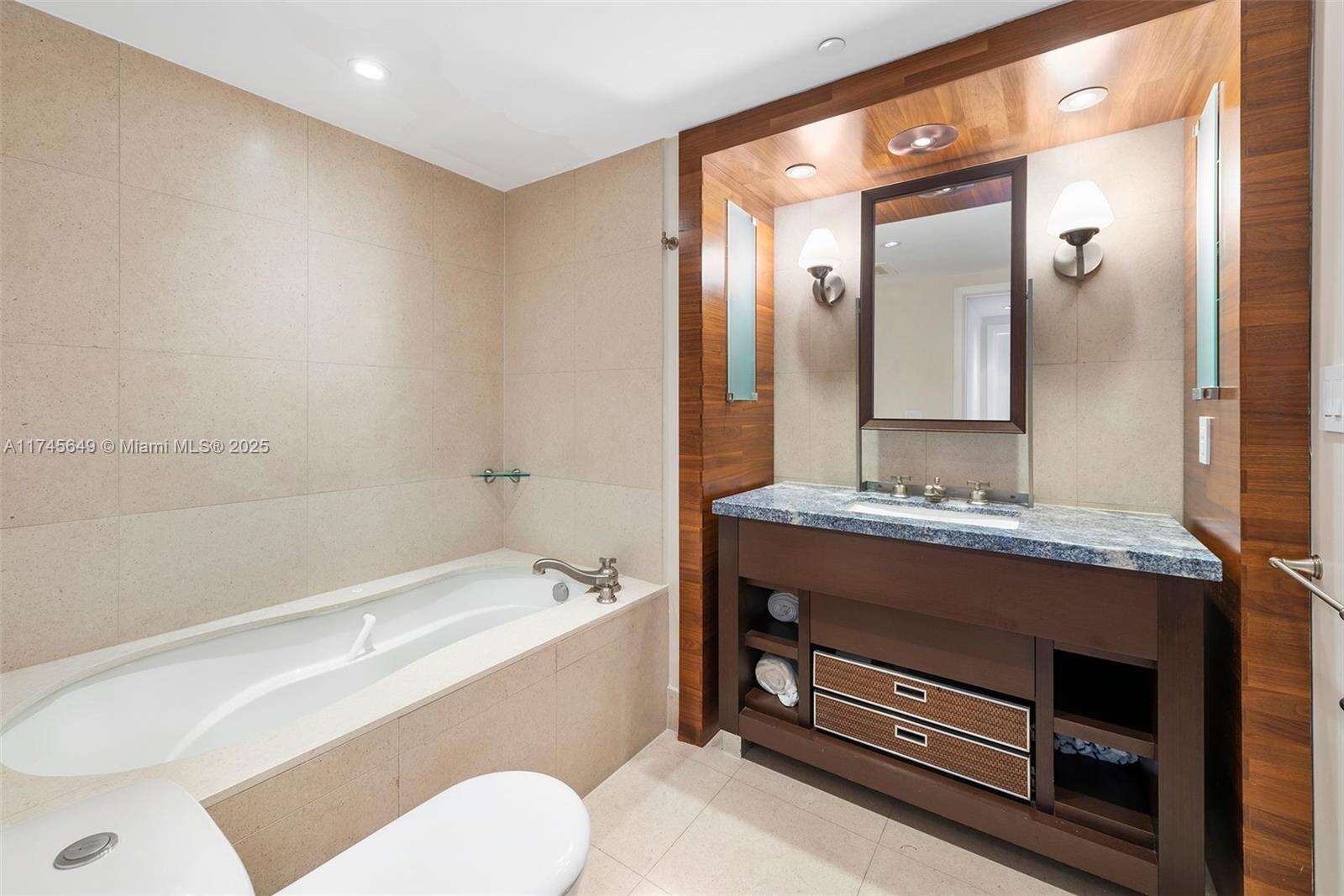 Central Carillon at 6801 Collins Ave, Miami Beach, FL 33141 - For Rent photo 39