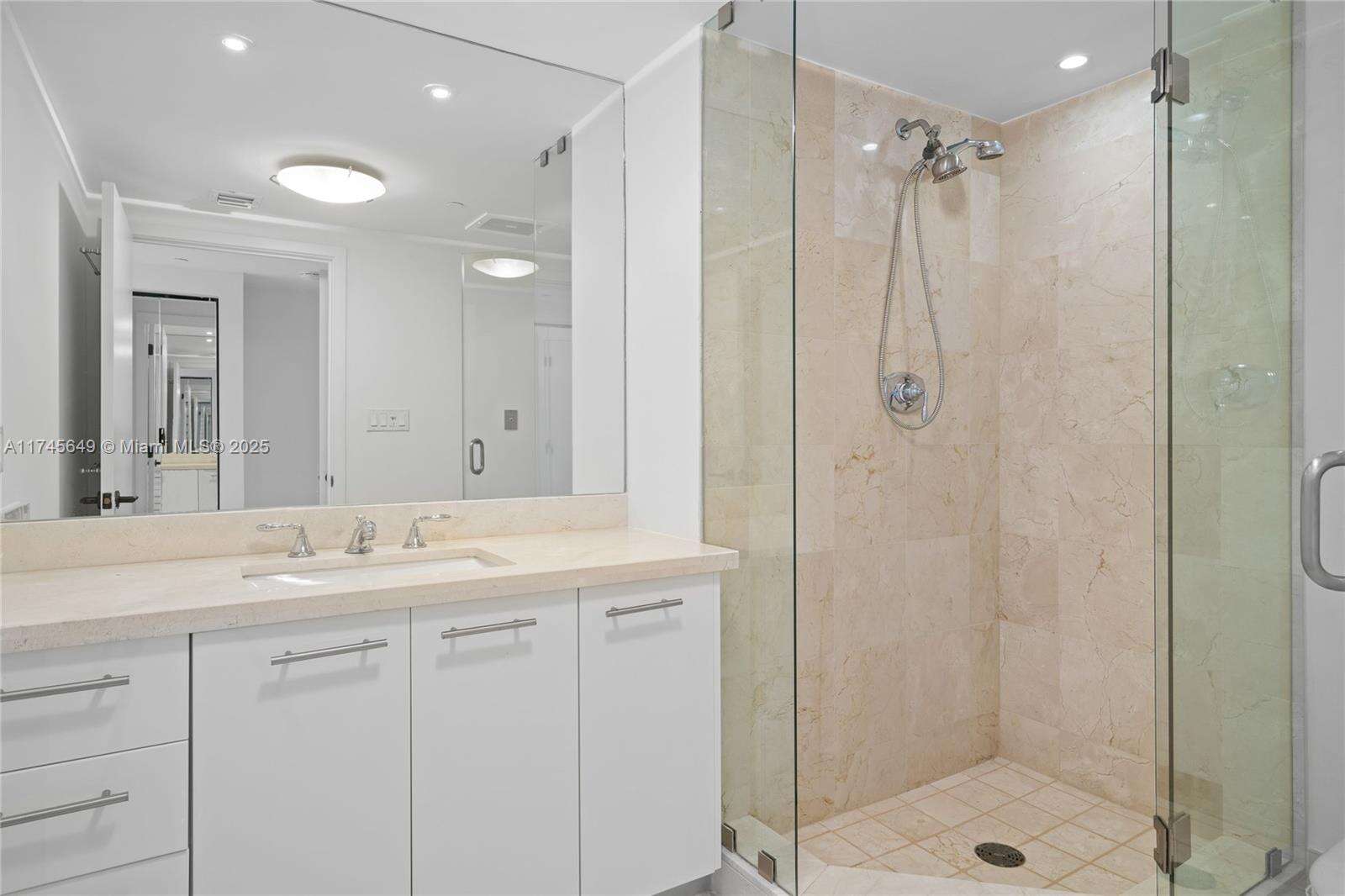 Central Carillon at 6801 Collins Ave, Miami Beach, FL 33141 - For Rent photo 47
