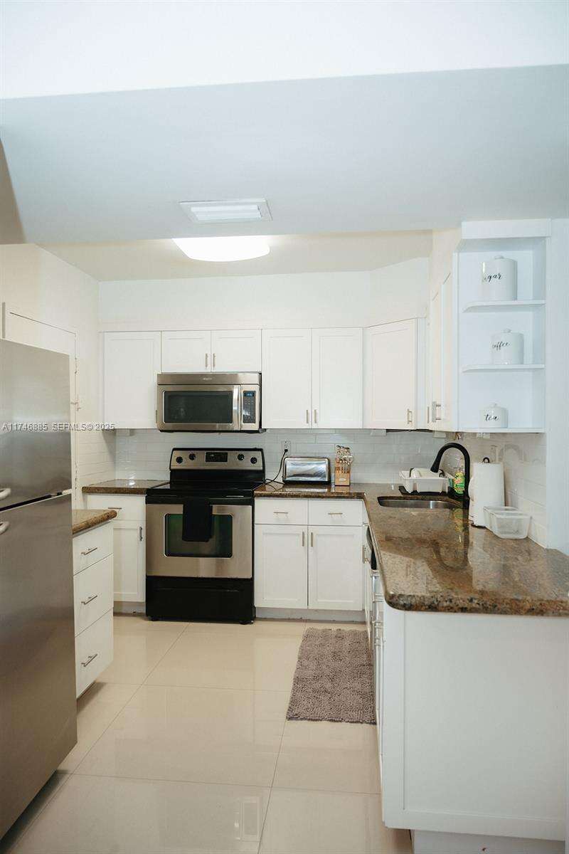 Sea Air Towers at 3725 Ocean Dr, Hollywood, FL 33019 - For Rent photo 17