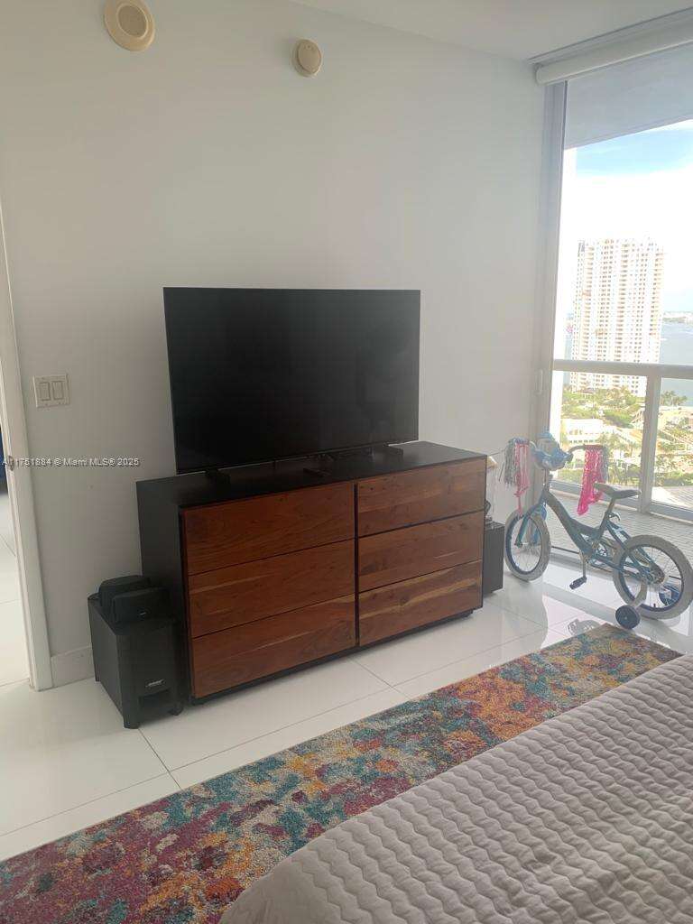 Icon Brickell 1 at 465 Brickell Ave, Miami, FL 33131 - For Rent photo 8