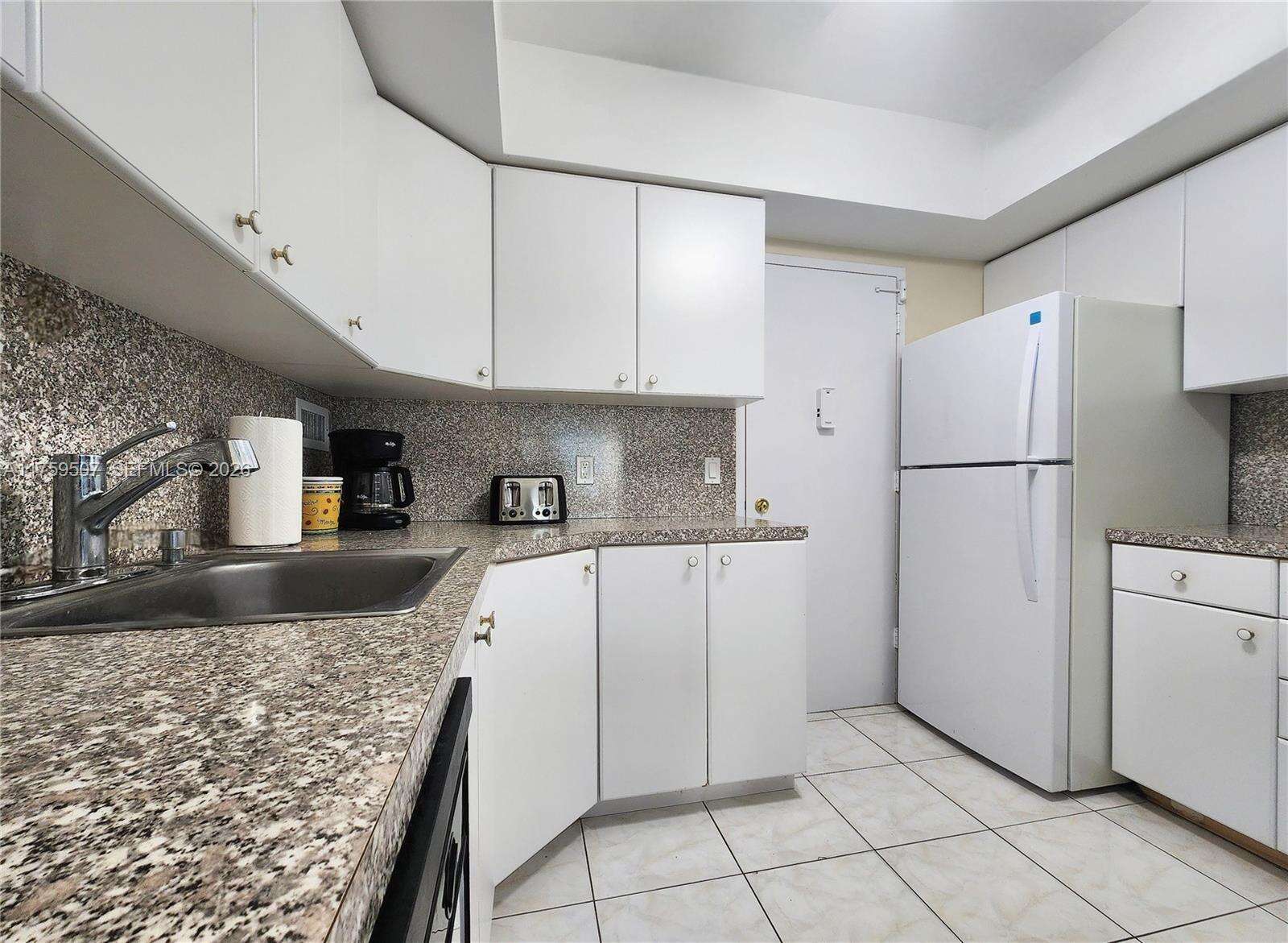 Alexander Towers at 3505 Ocean Dr, Hollywood, FL 33019 - For Rent photo 8