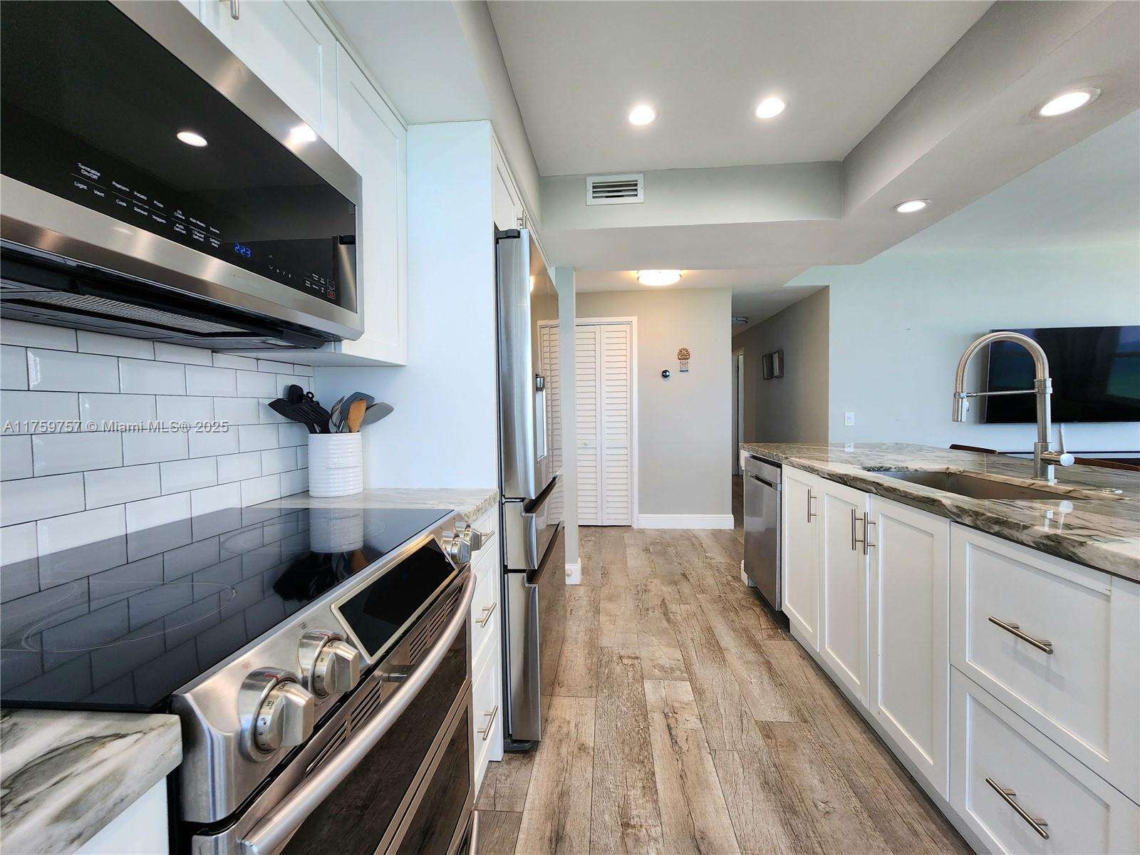 Alexander Towers at 3505 Ocean Dr, Hollywood, FL 33019 - For Rent photo 17