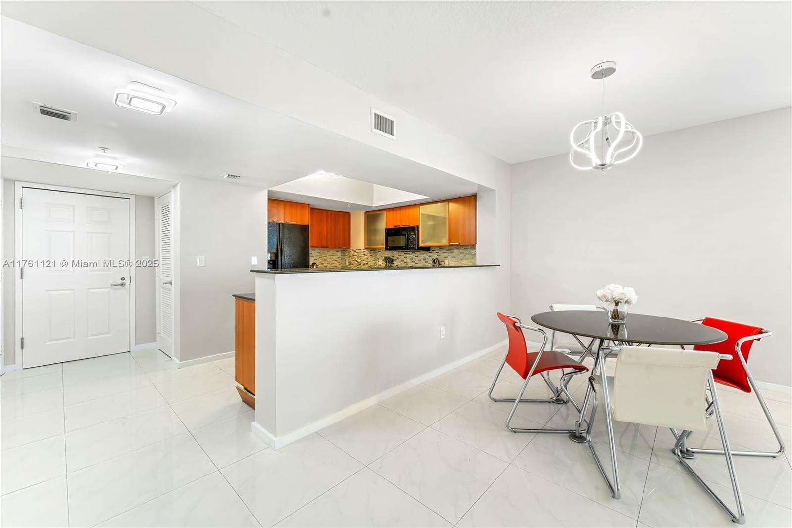 La Perla at 16699 Collins Ave, Sunny Isles Beach, FL 33160 - For Rent photo 2