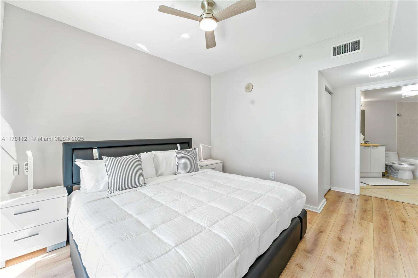 La Perla at 16699 Collins Ave, Sunny Isles Beach, FL 33160 - For Rent photo 11