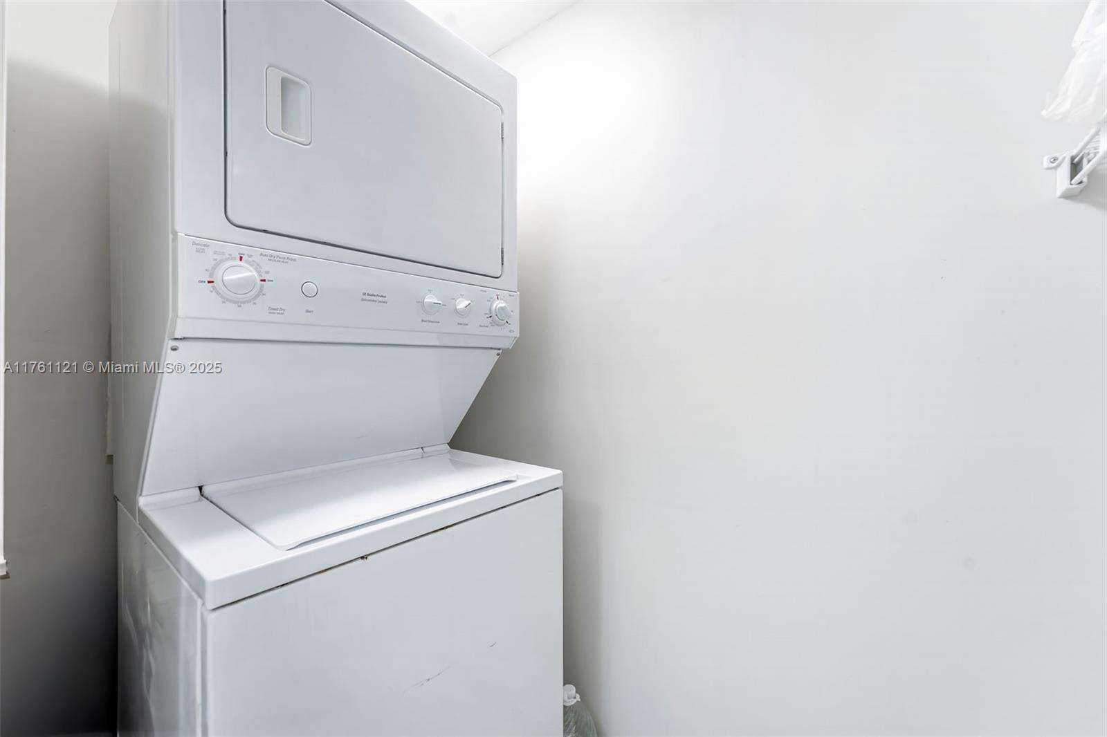 La Perla at 16699 Collins Ave, Sunny Isles Beach, FL 33160 - For Rent photo 15