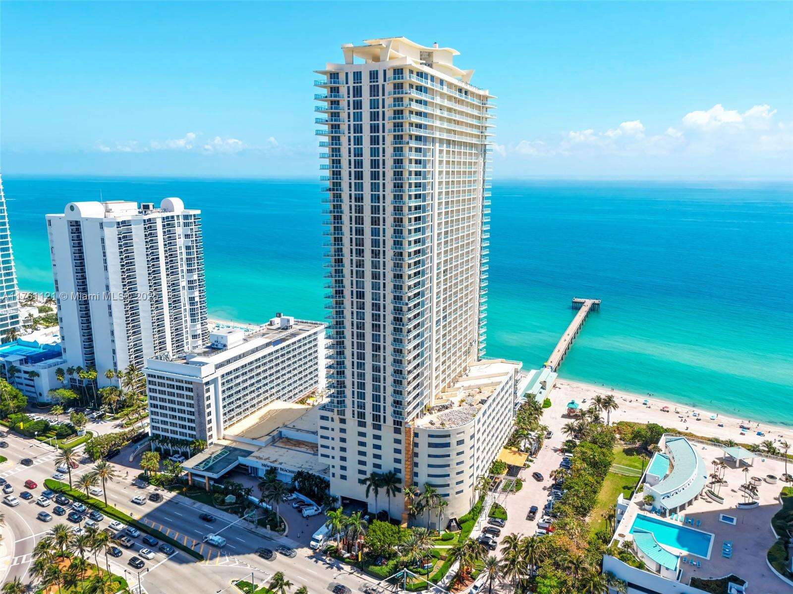 La Perla at 16699 Collins Ave, Sunny Isles Beach, FL 33160 - For Rent photo 18