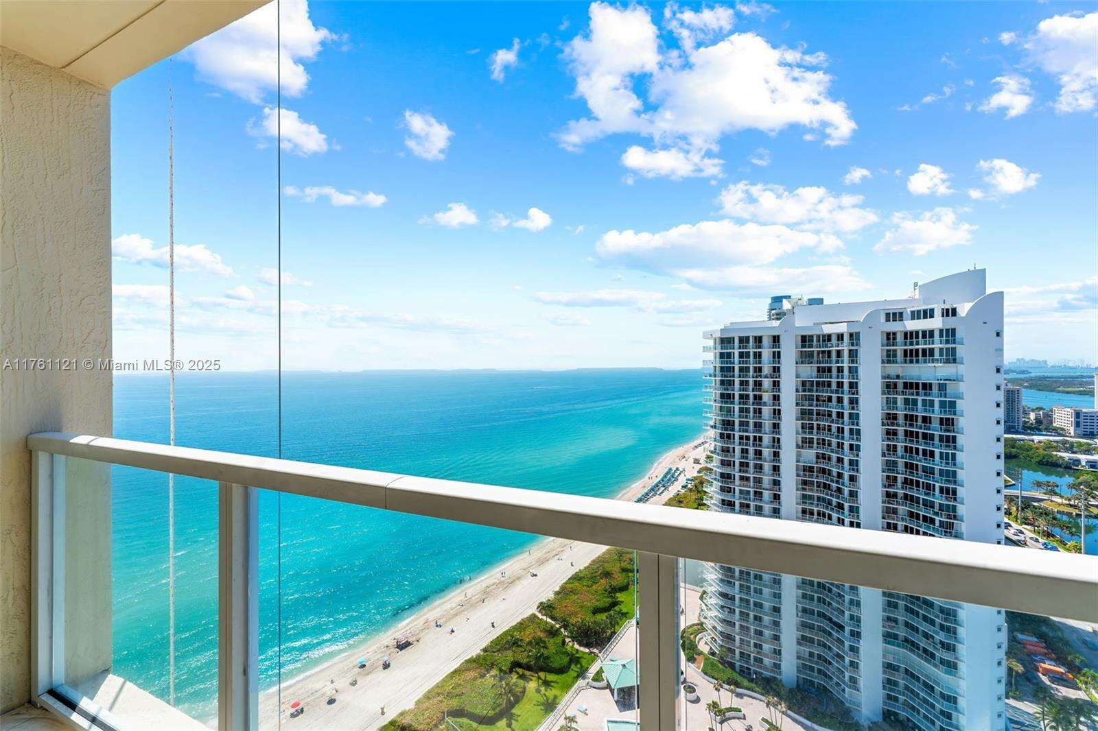 La Perla at 16699 Collins Ave, Sunny Isles Beach, FL 33160 - For Rent photo 6