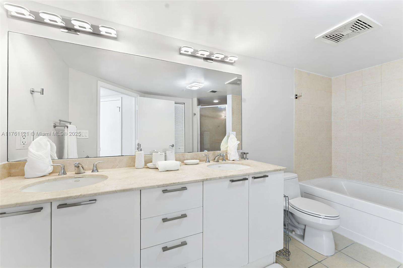 La Perla at 16699 Collins Ave, Sunny Isles Beach, FL 33160 - For Rent photo 10