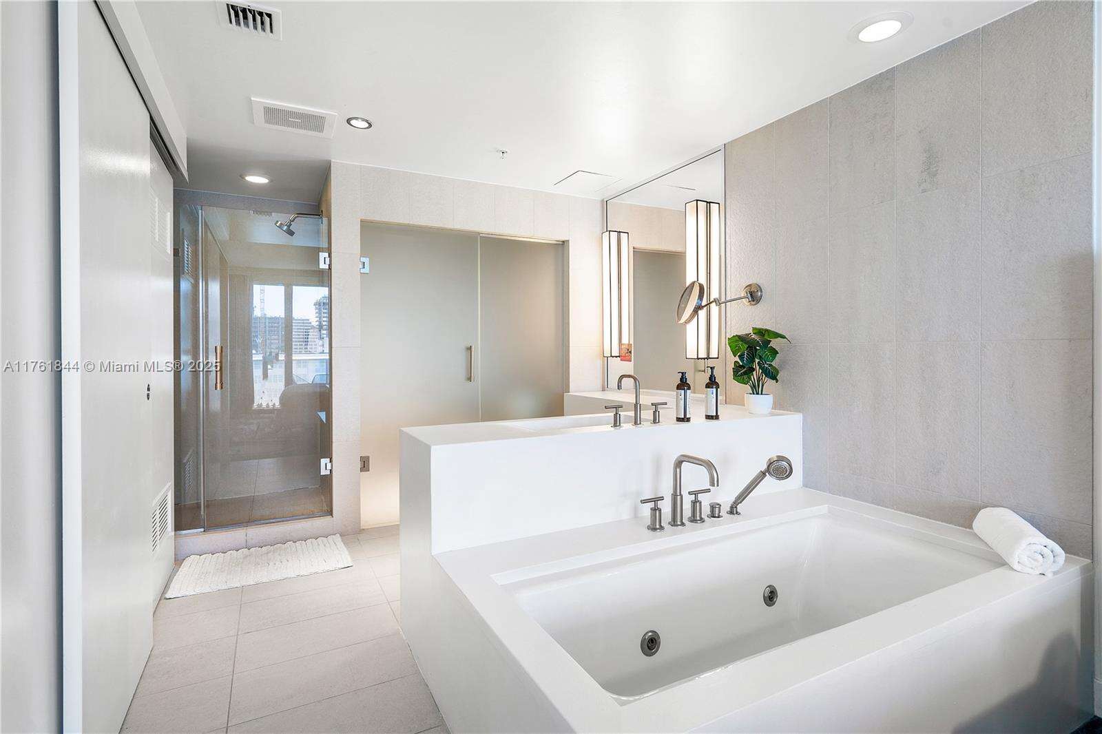 The W Hotel Residences at 3101 Bayshore Dr, Fort Lauderdale, FL 33304 - For Rent photo 18