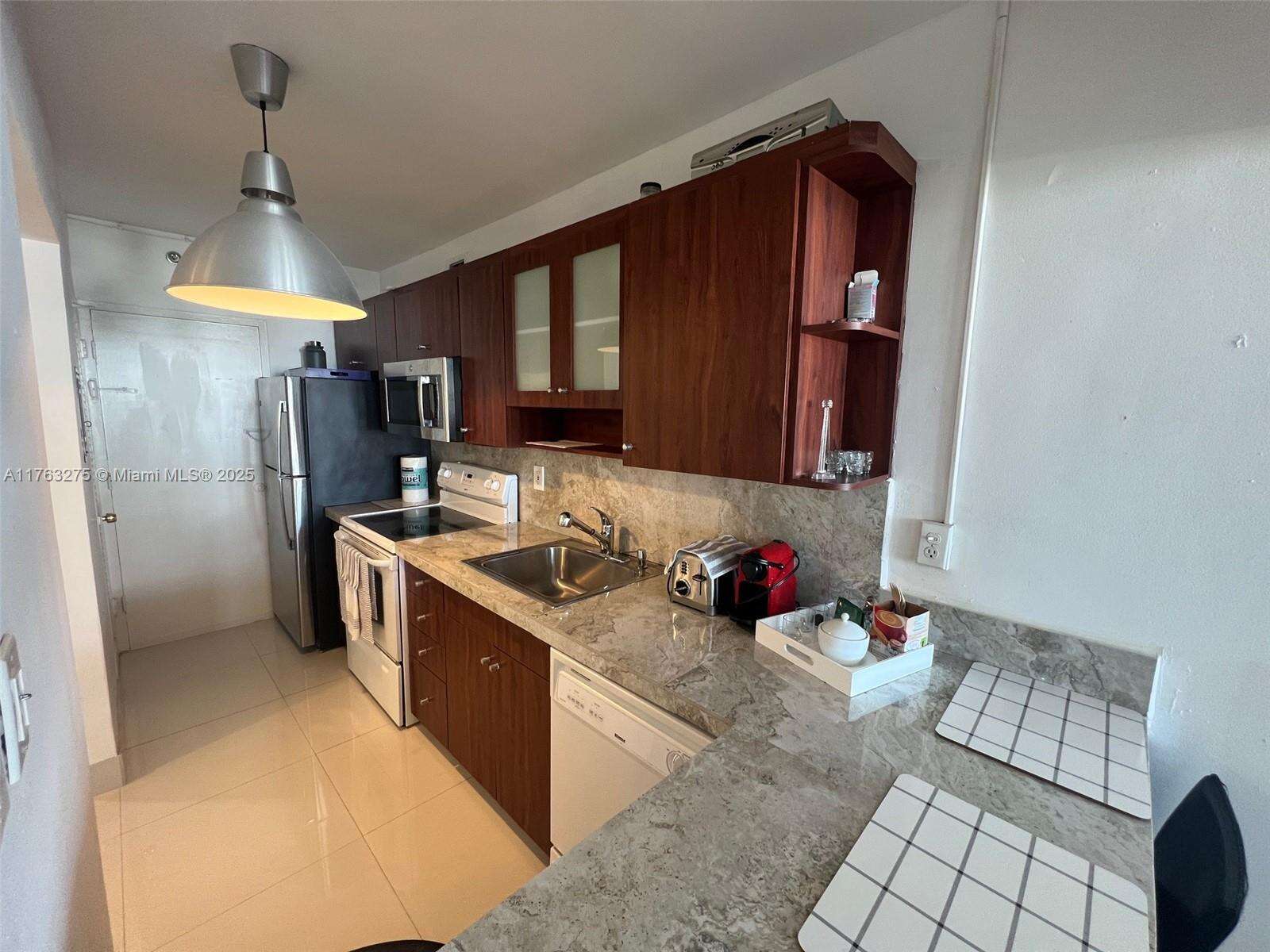 Decoplage at 100 Lincoln Rd, Miami Beach, FL 33139 - For Rent photo 11