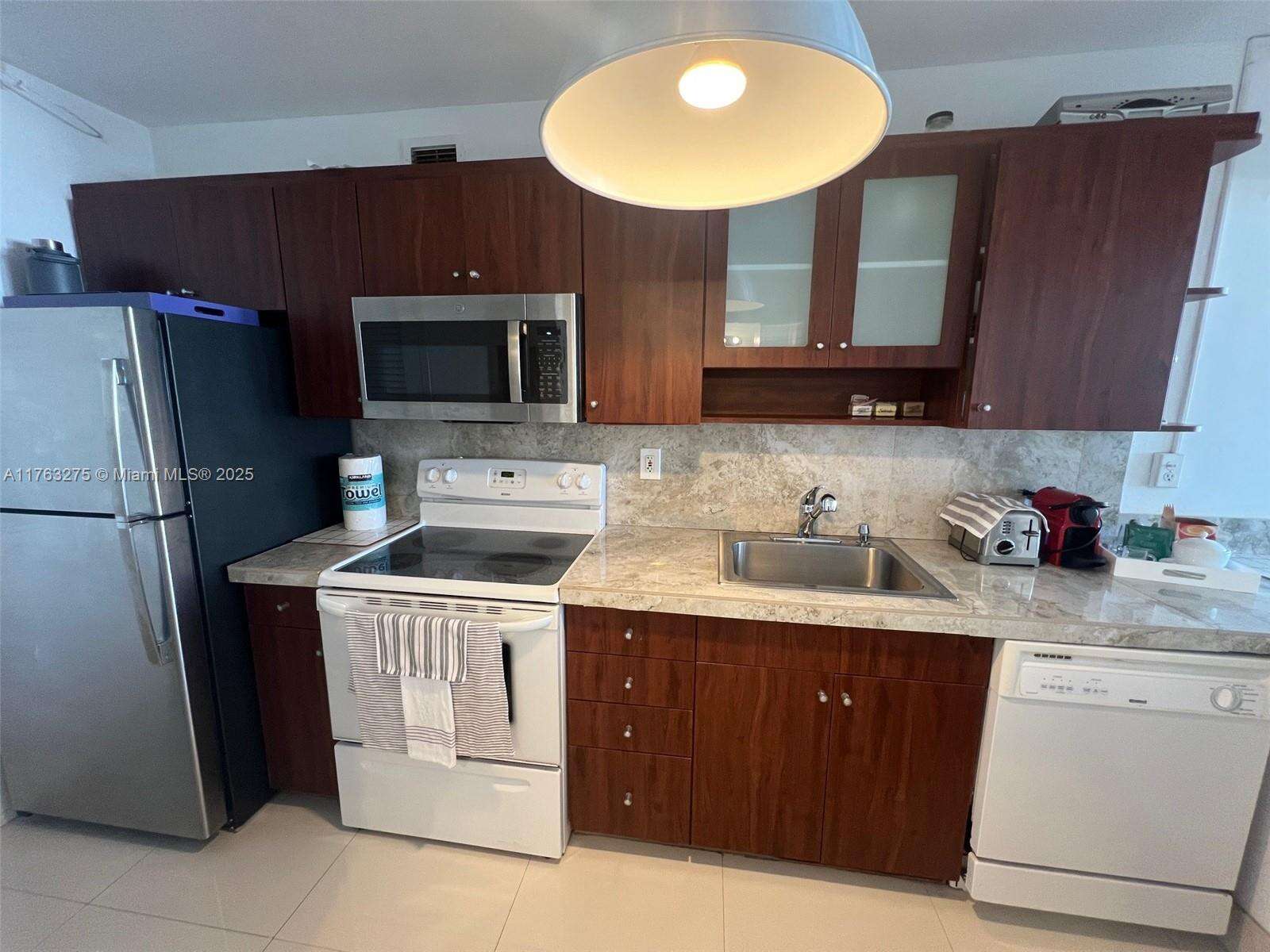 Decoplage at 100 Lincoln Rd, Miami Beach, FL 33139 - For Rent photo 13