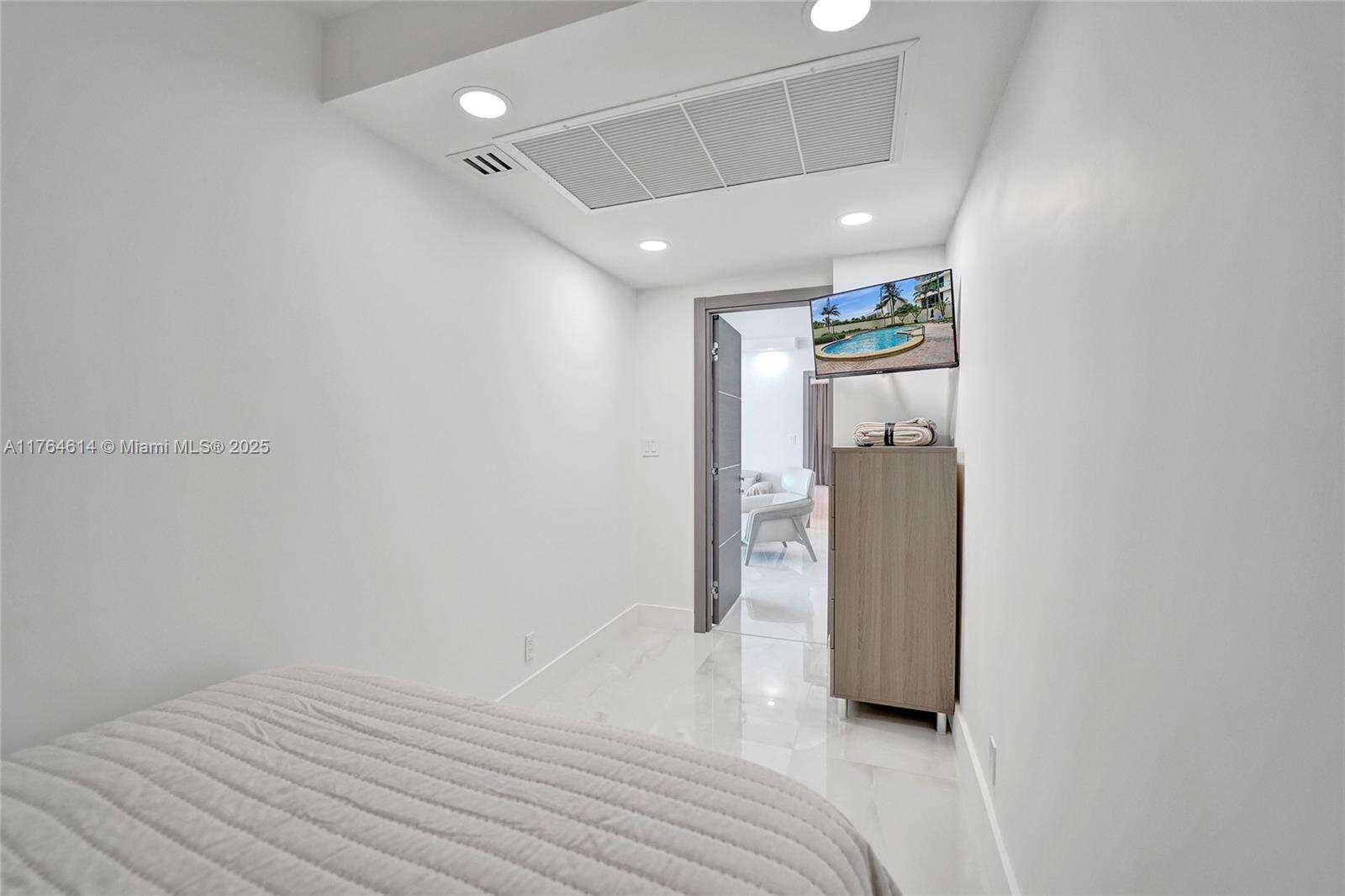 Sian Ocean Residences at 4001 Ocean Dr, Hollywood, FL 33019 - For Rent photo 46