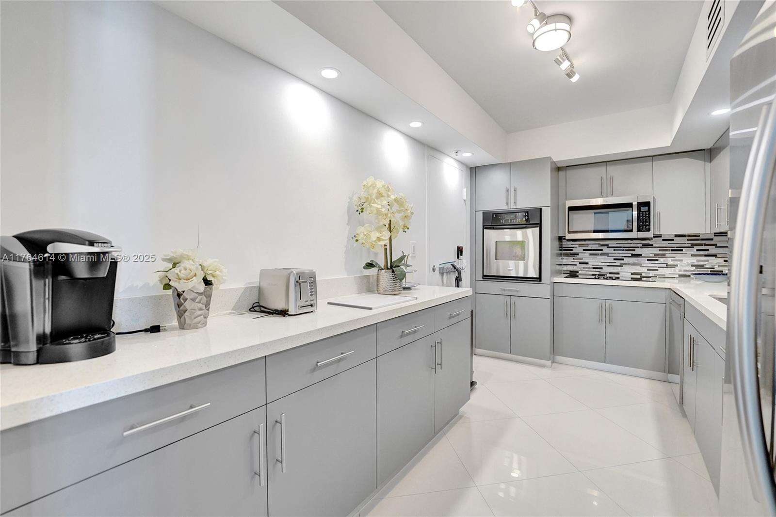 Sian Ocean Residences at 4001 Ocean Dr, Hollywood, FL 33019 - For Rent photo 47