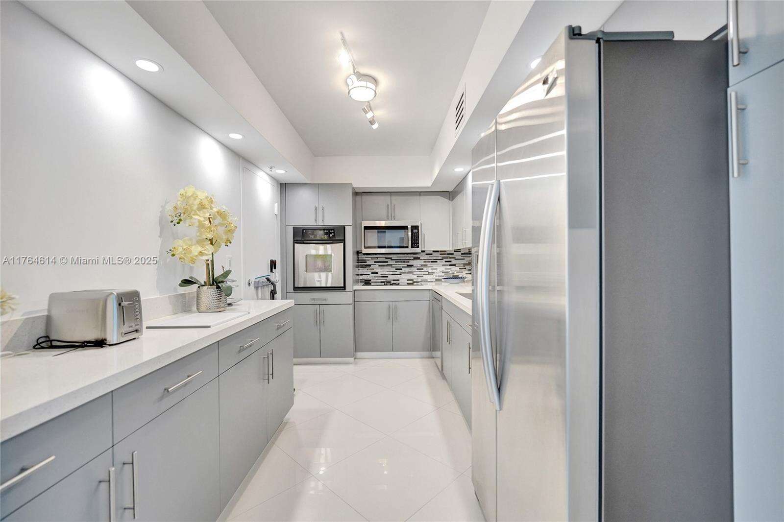 Sian Ocean Residences at 4001 Ocean Dr, Hollywood, FL 33019 - For Rent photo 48
