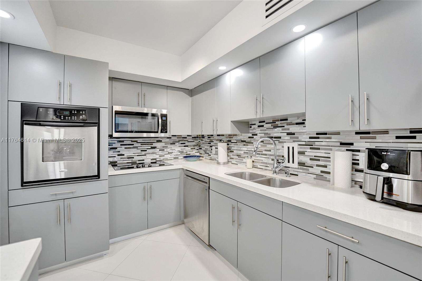 Sian Ocean Residences at 4001 Ocean Dr, Hollywood, FL 33019 - For Rent photo 51