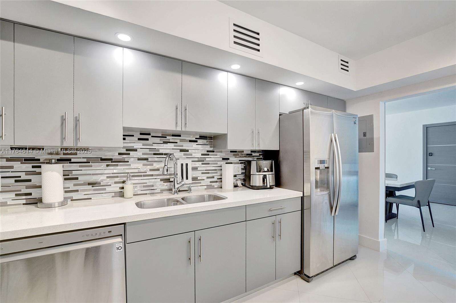 Sian Ocean Residences at 4001 Ocean Dr, Hollywood, FL 33019 - For Rent photo 53