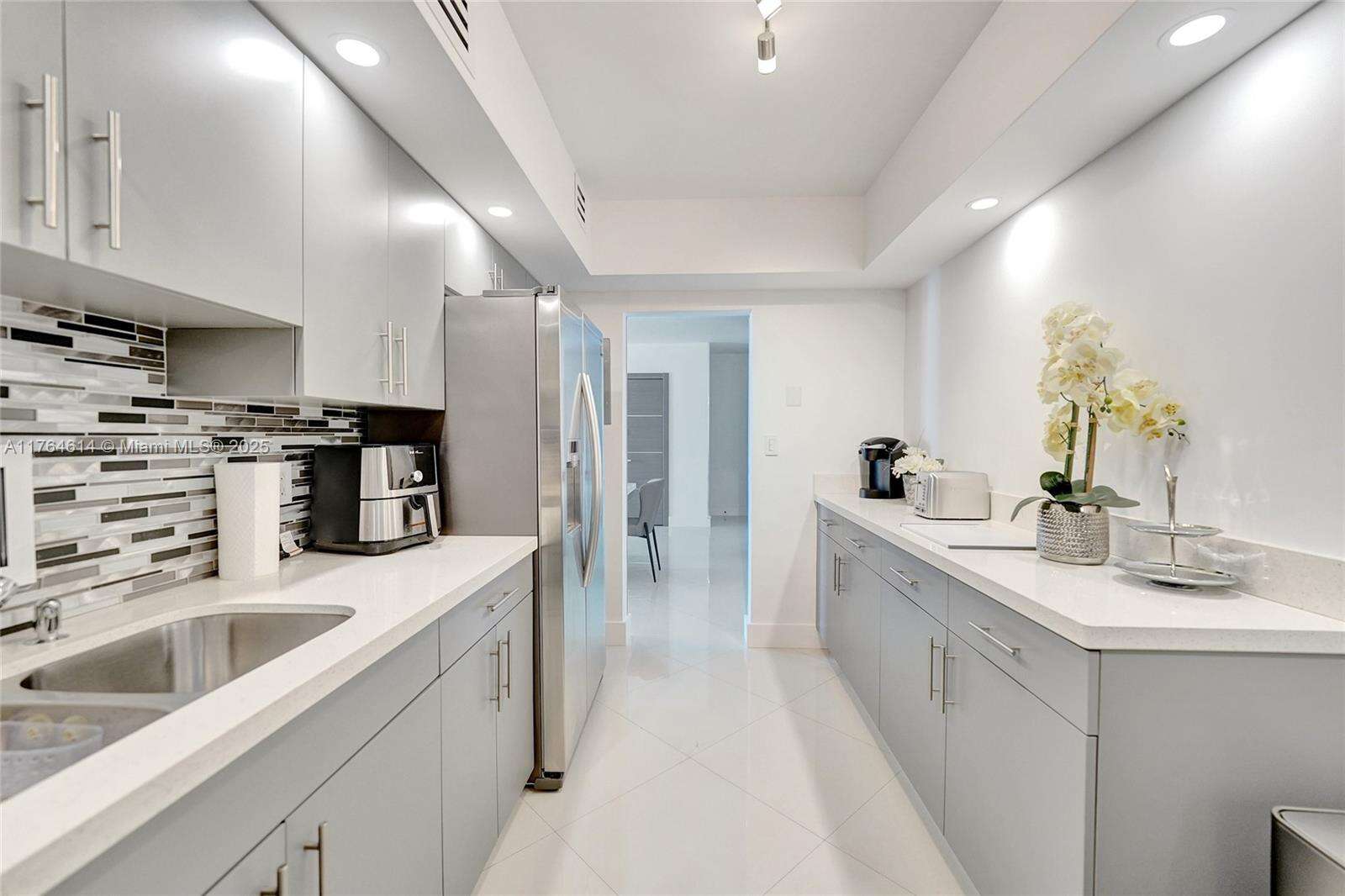 Sian Ocean Residences at 4001 Ocean Dr, Hollywood, FL 33019 - For Rent photo 54