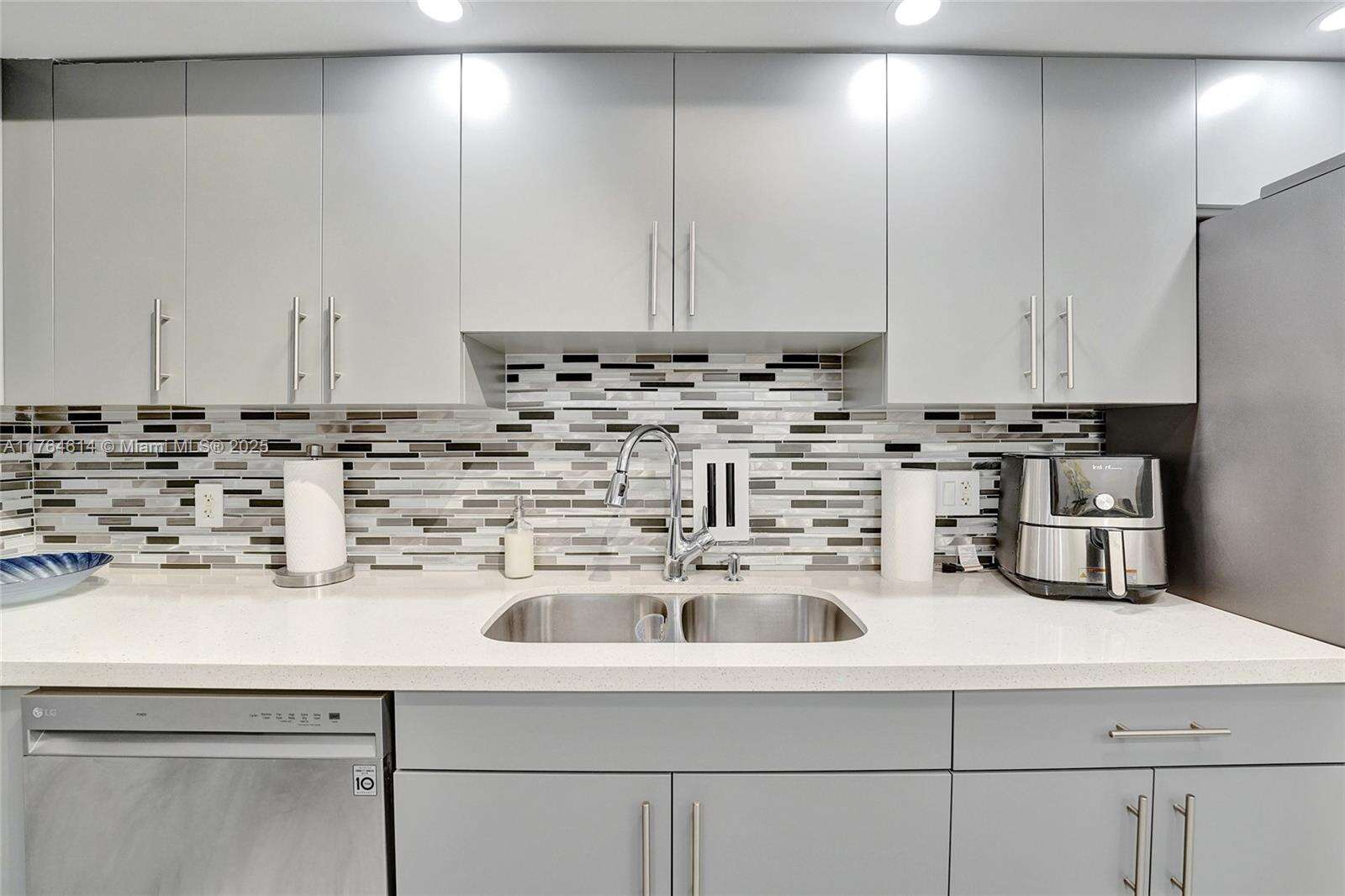 Sian Ocean Residences at 4001 Ocean Dr, Hollywood, FL 33019 - For Rent photo 56