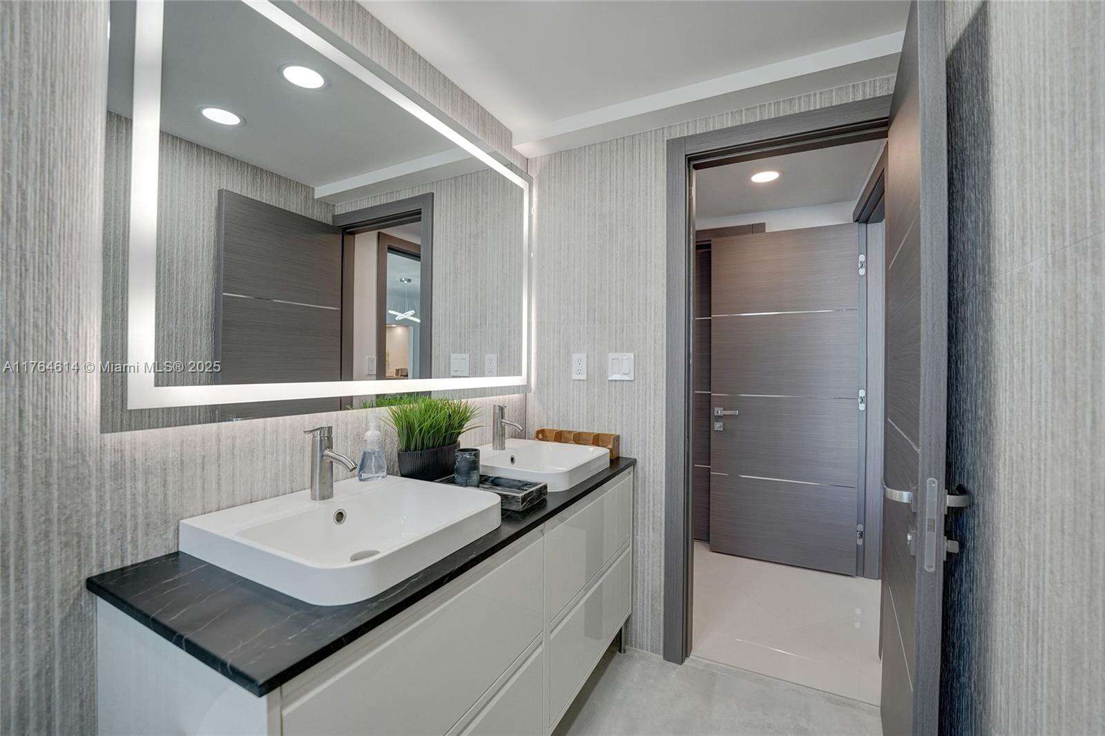 Sian Ocean Residences at 4001 Ocean Dr, Hollywood, FL 33019 - For Rent photo 10