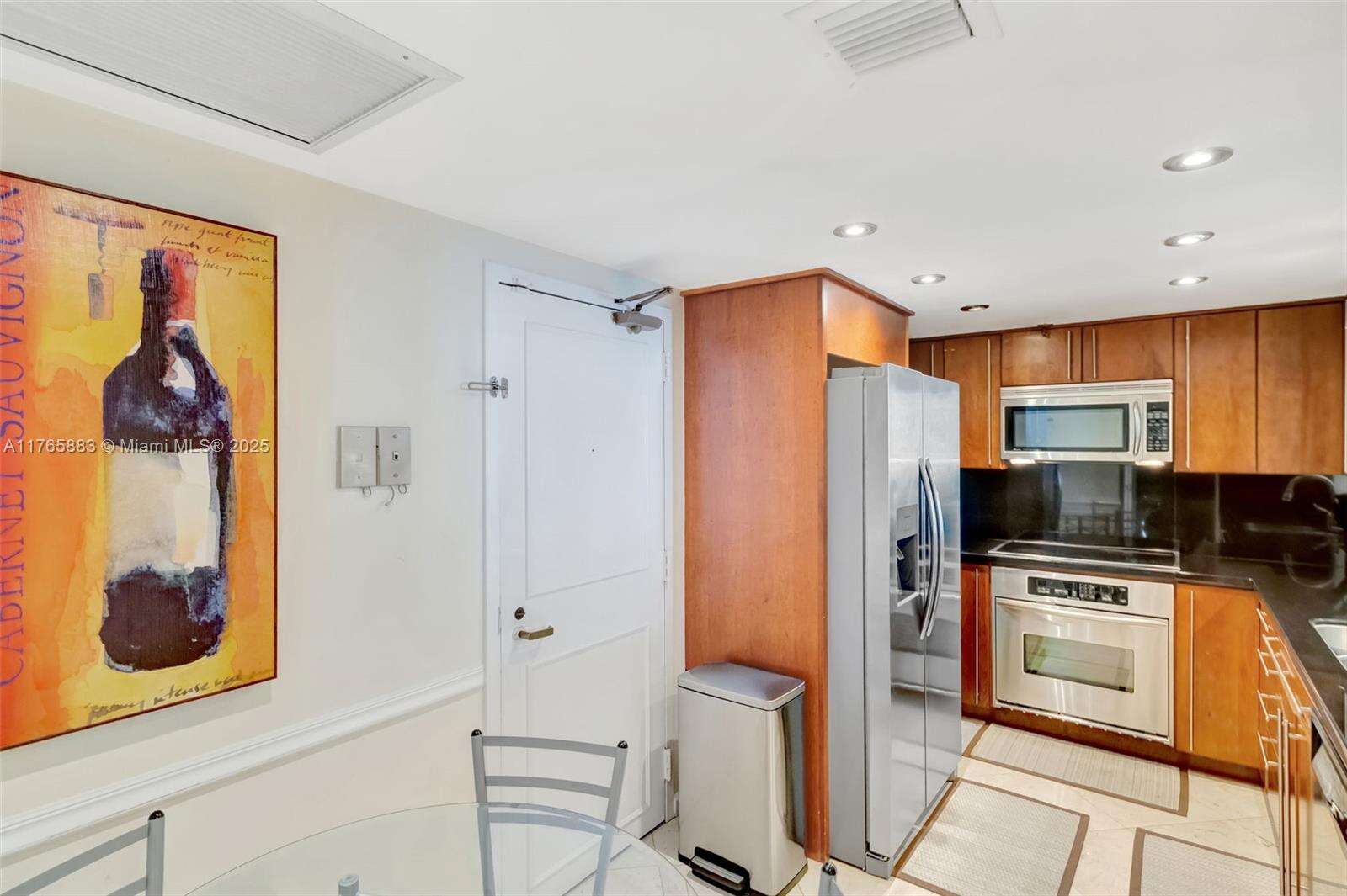 Brickell Key 1 at 520 Brickell Key Dr, Miami, FL 33131 - For Rent photo 15