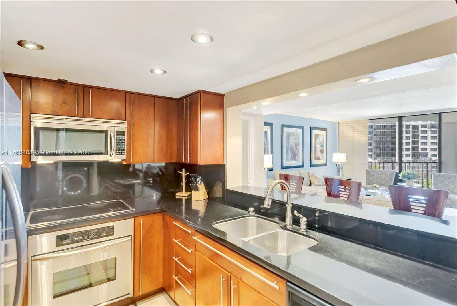Brickell Key 1 at 520 Brickell Key Dr, Miami, FL 33131 - For Rent photo 16