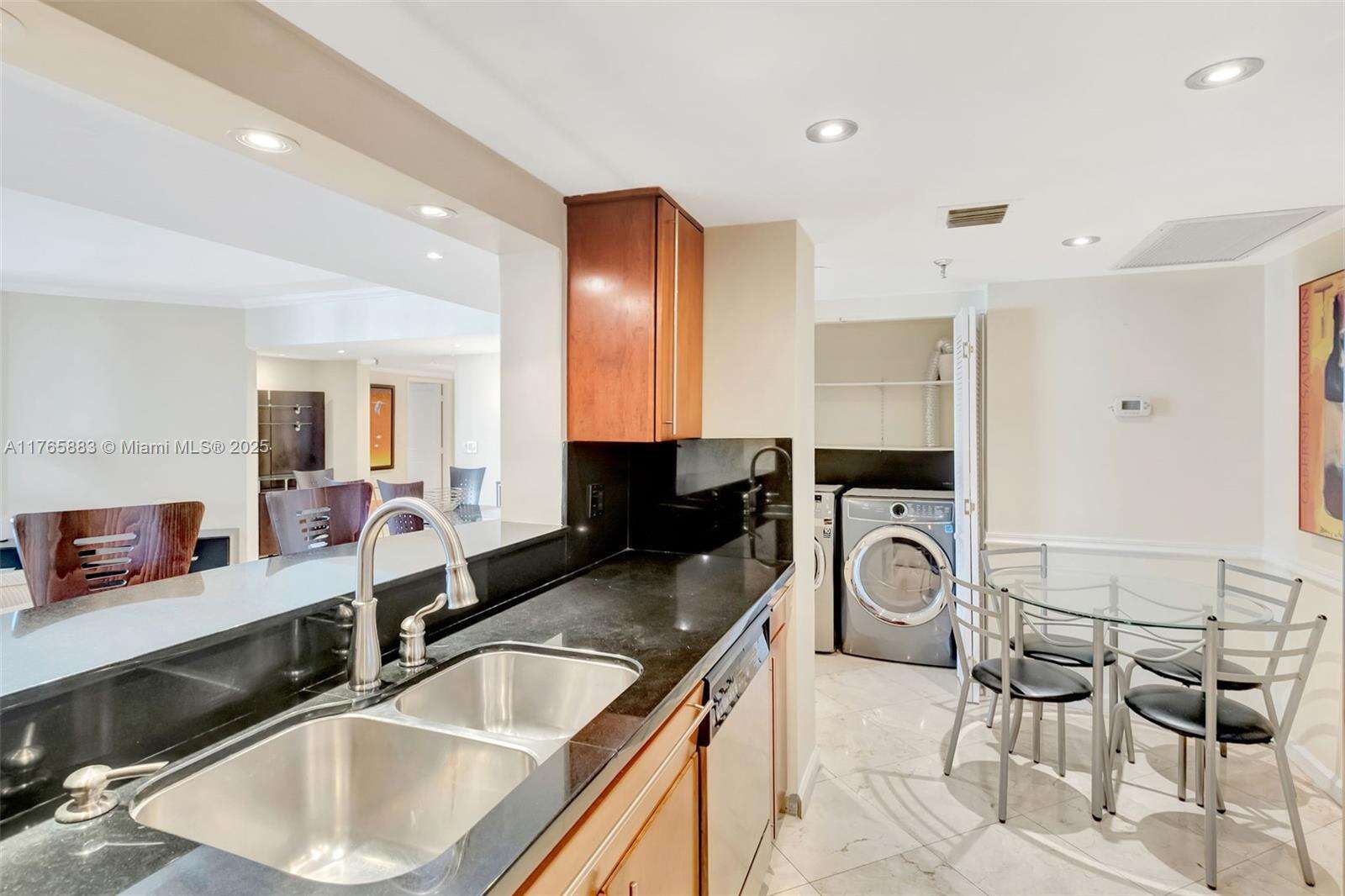 Brickell Key 1 at 520 Brickell Key Dr, Miami, FL 33131 - For Rent photo 17