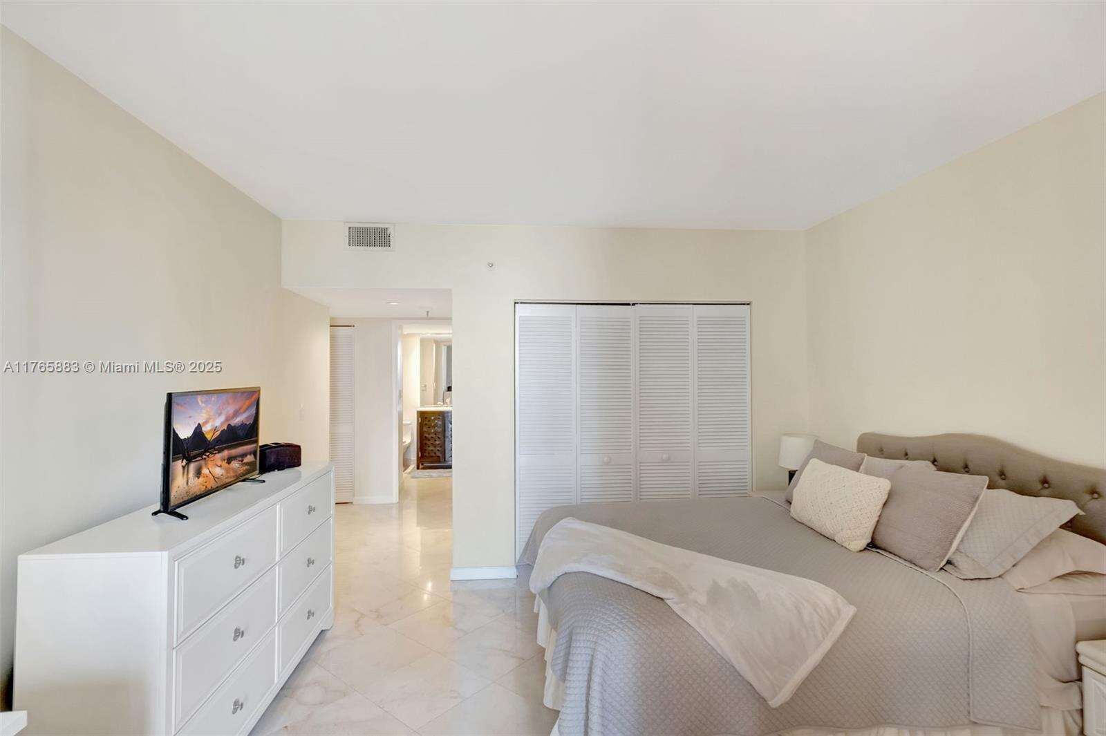Brickell Key 1 at 520 Brickell Key Dr, Miami, FL 33131 - For Rent photo 20
