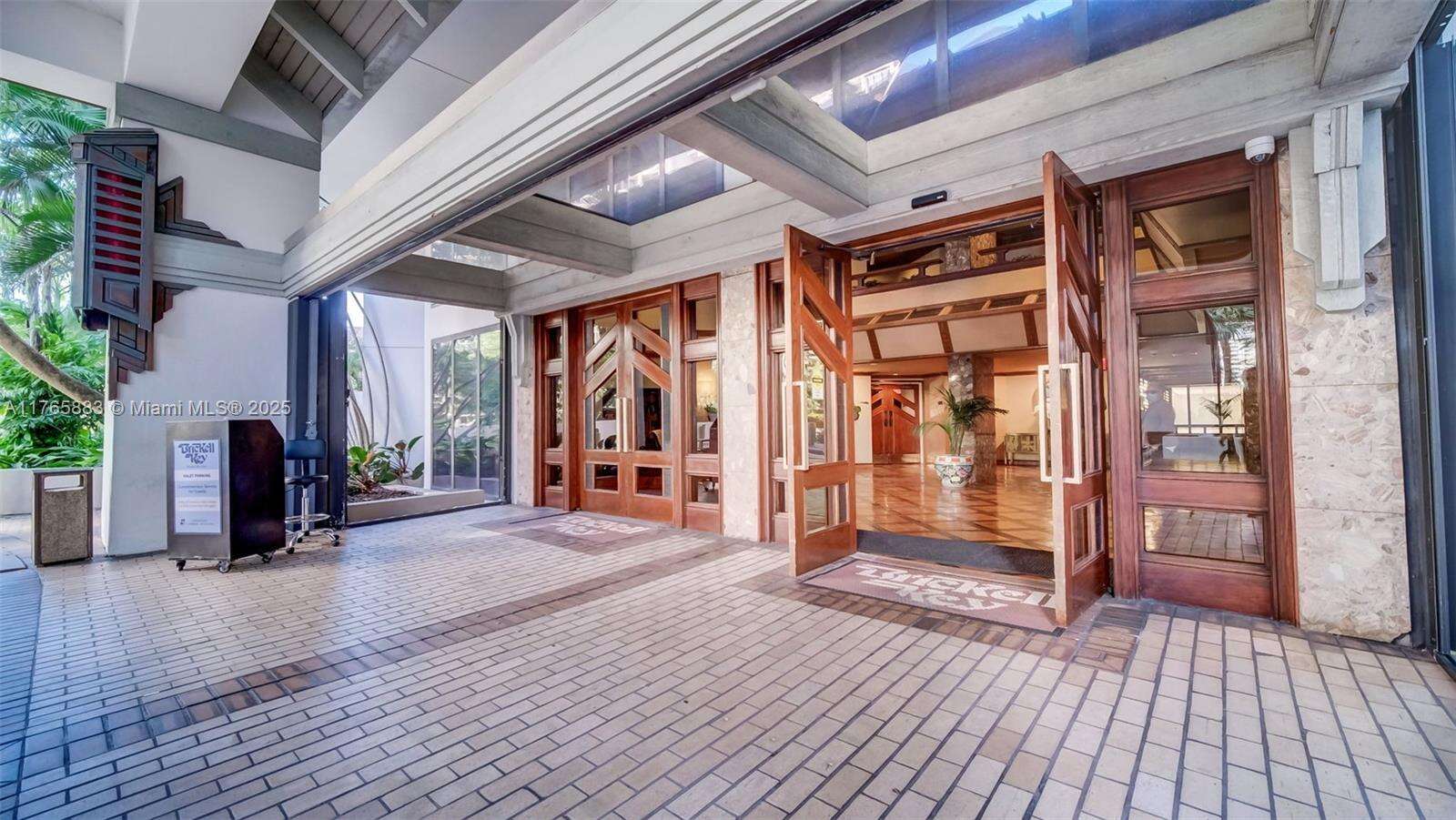 Brickell Key 1 at 520 Brickell Key Dr, Miami, FL 33131 - For Rent photo 26