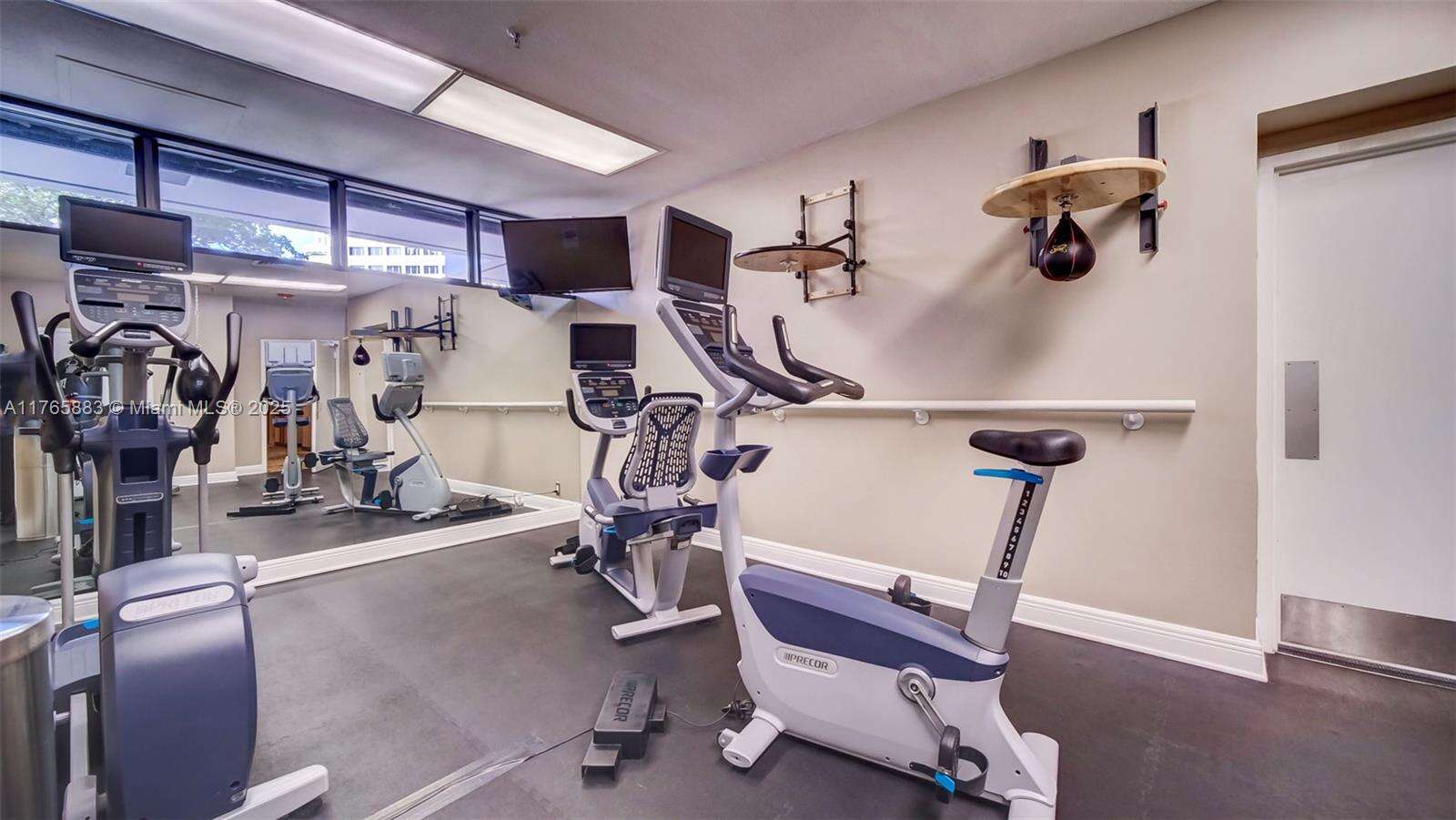 Brickell Key 1 at 520 Brickell Key Dr, Miami, FL 33131 - For Rent photo 35