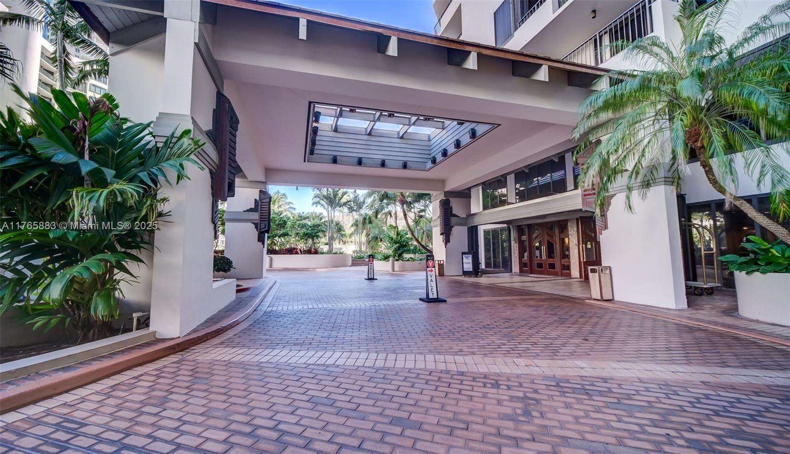 Brickell Key 1 at 520 Brickell Key Dr, Miami, FL 33131 - For Rent photo 39