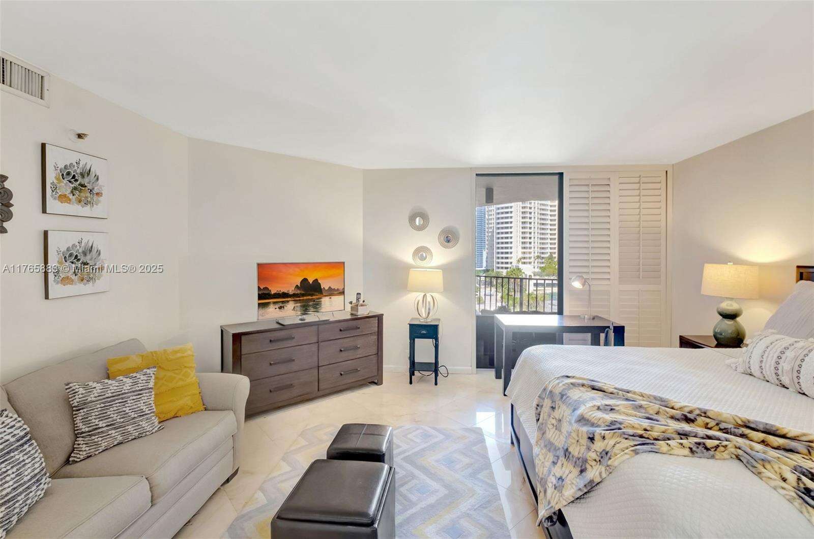 Brickell Key 1 at 520 Brickell Key Dr, Miami, FL 33131 - For Rent photo 9