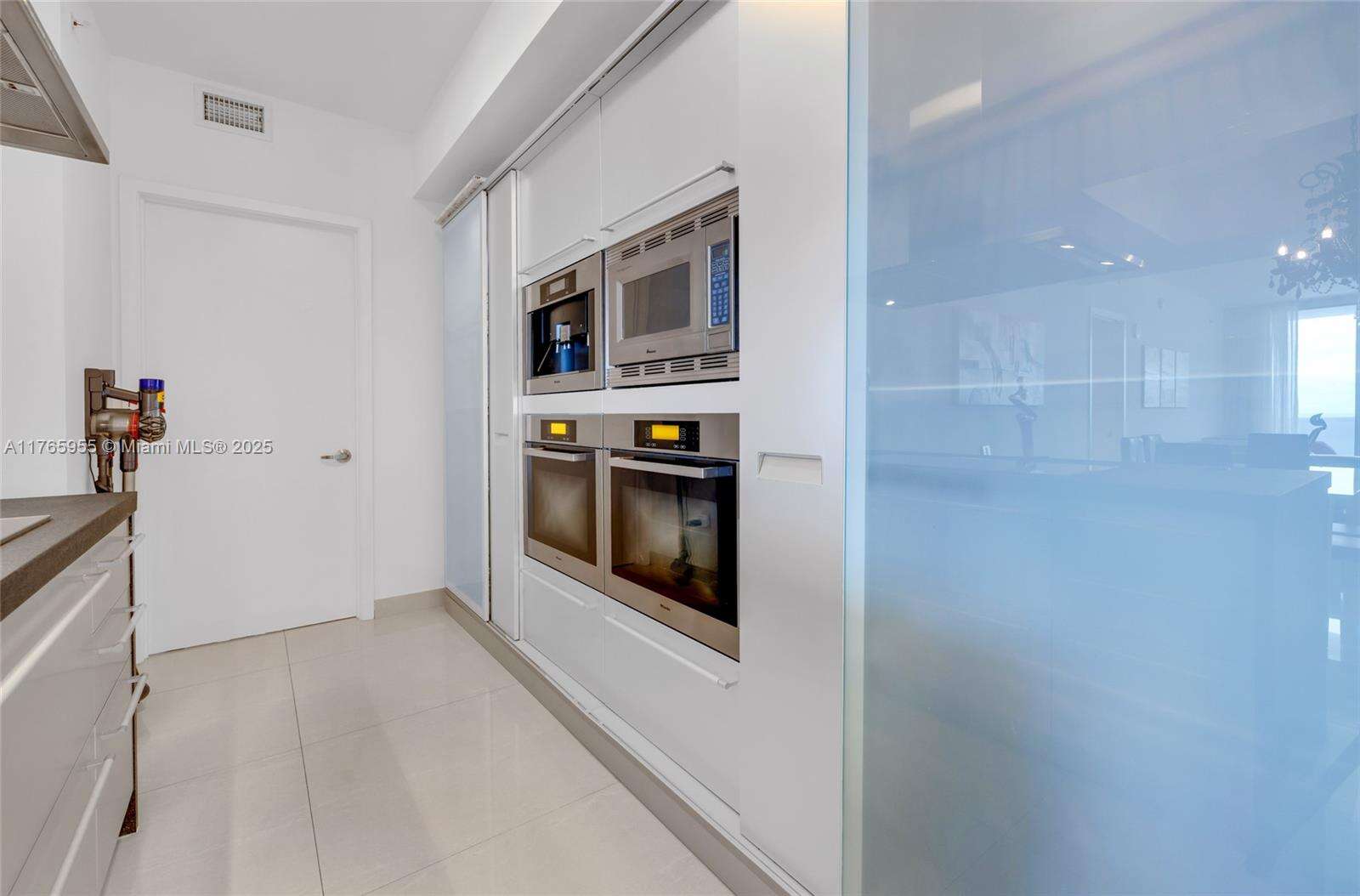 Trump Royale at 18201 Collins Ave, Sunny Isles Beach, FL 33160 - For Rent photo 16